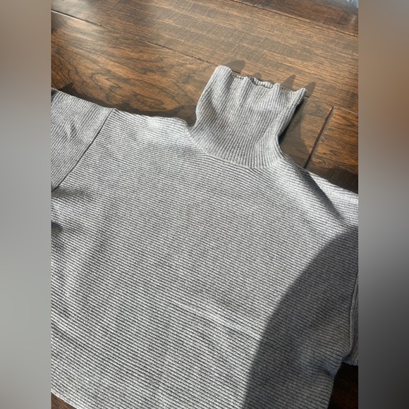 GOOD AMERICAN Forever cropped ribbed-knit turtleneck sweater - Picture 6 of 9